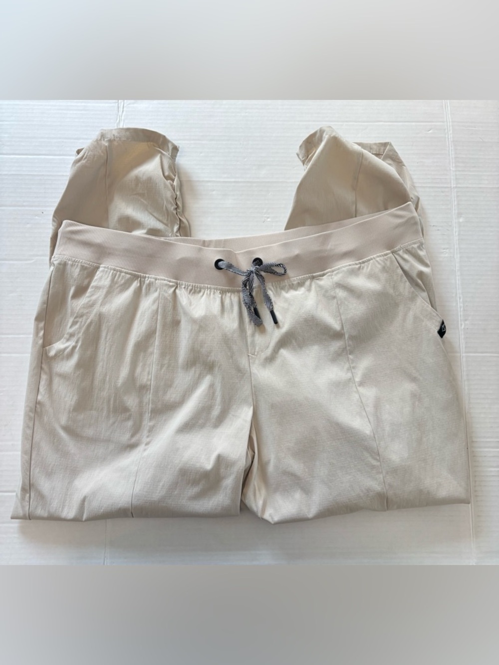 TORRID HAPPY CAMPER Beige Crop Active Pant Size 2 - Picture 4 of 7